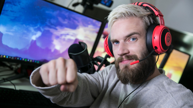 Influencer PewDiePie recommending a game